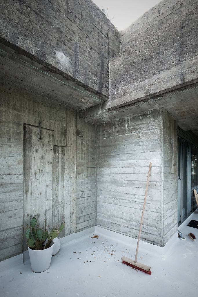 Archillect ID 400343