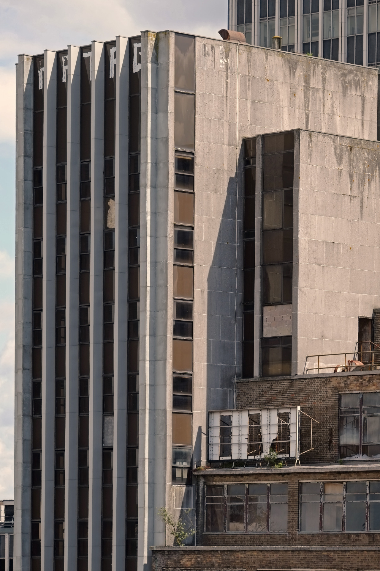 Archillect ID 400378