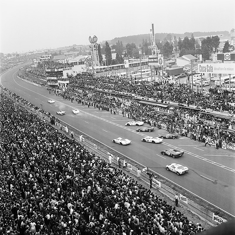 Archillect ID 400496