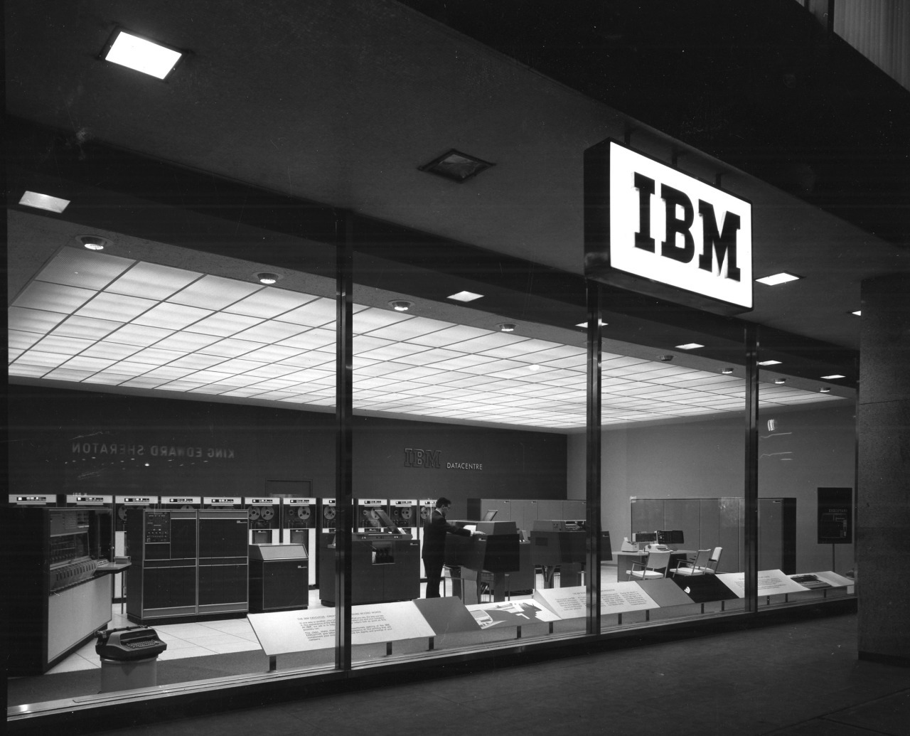 Archillect ID 400498