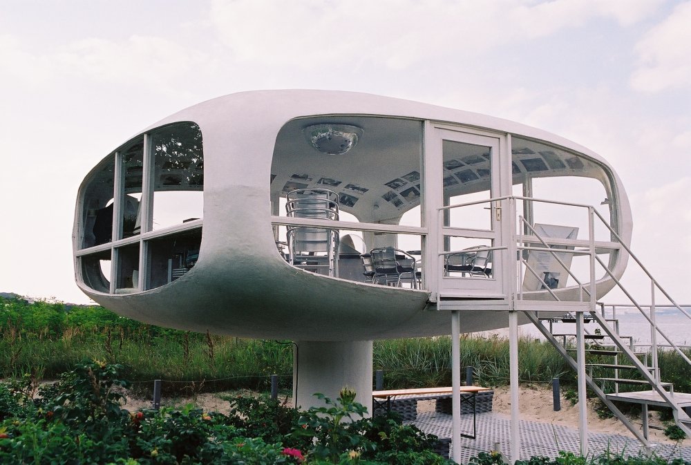 Archillect ID 400548