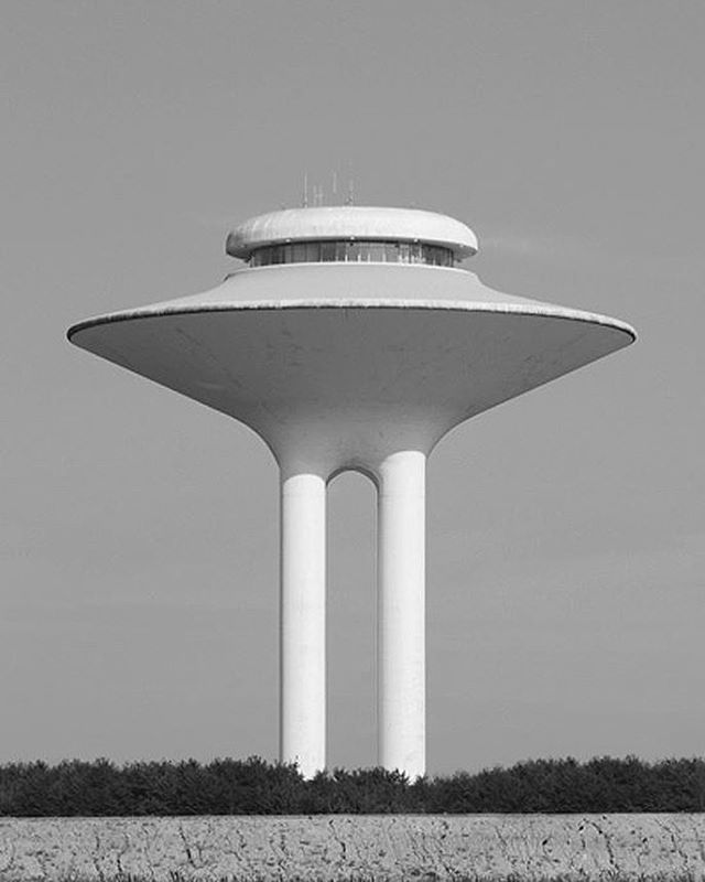 Archillect ID 400684