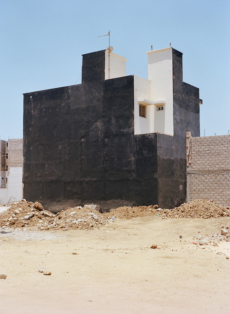 Archillect ID 400752