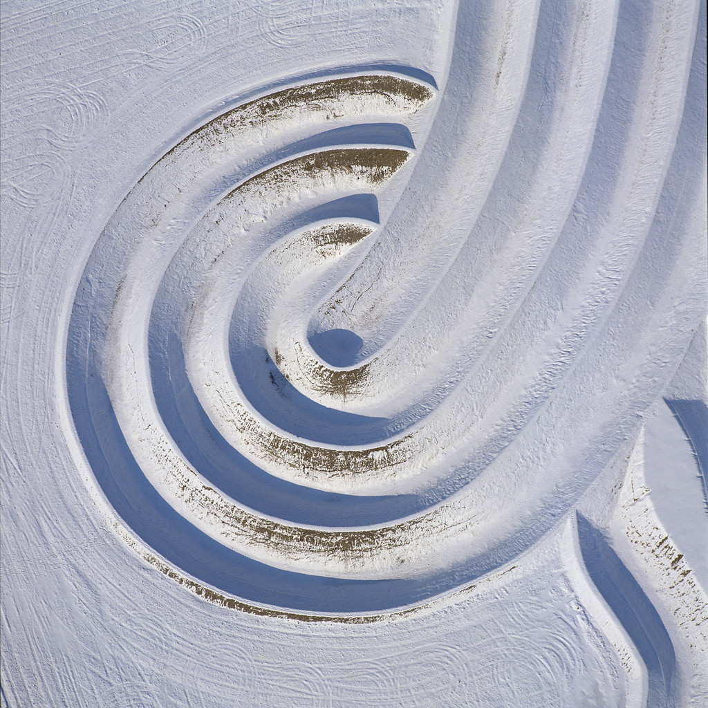 Archillect ID 400877