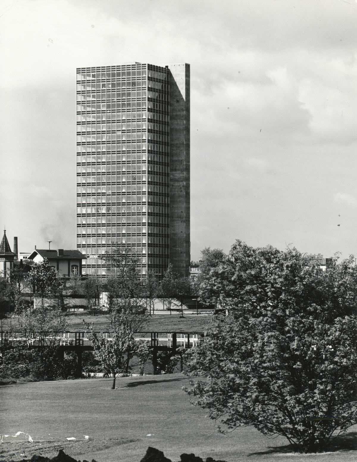 Archillect ID 401548