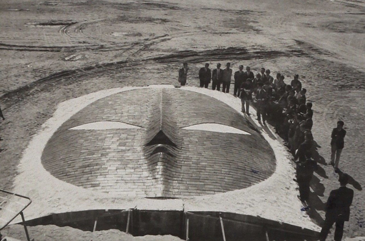 Archillect ID 402483