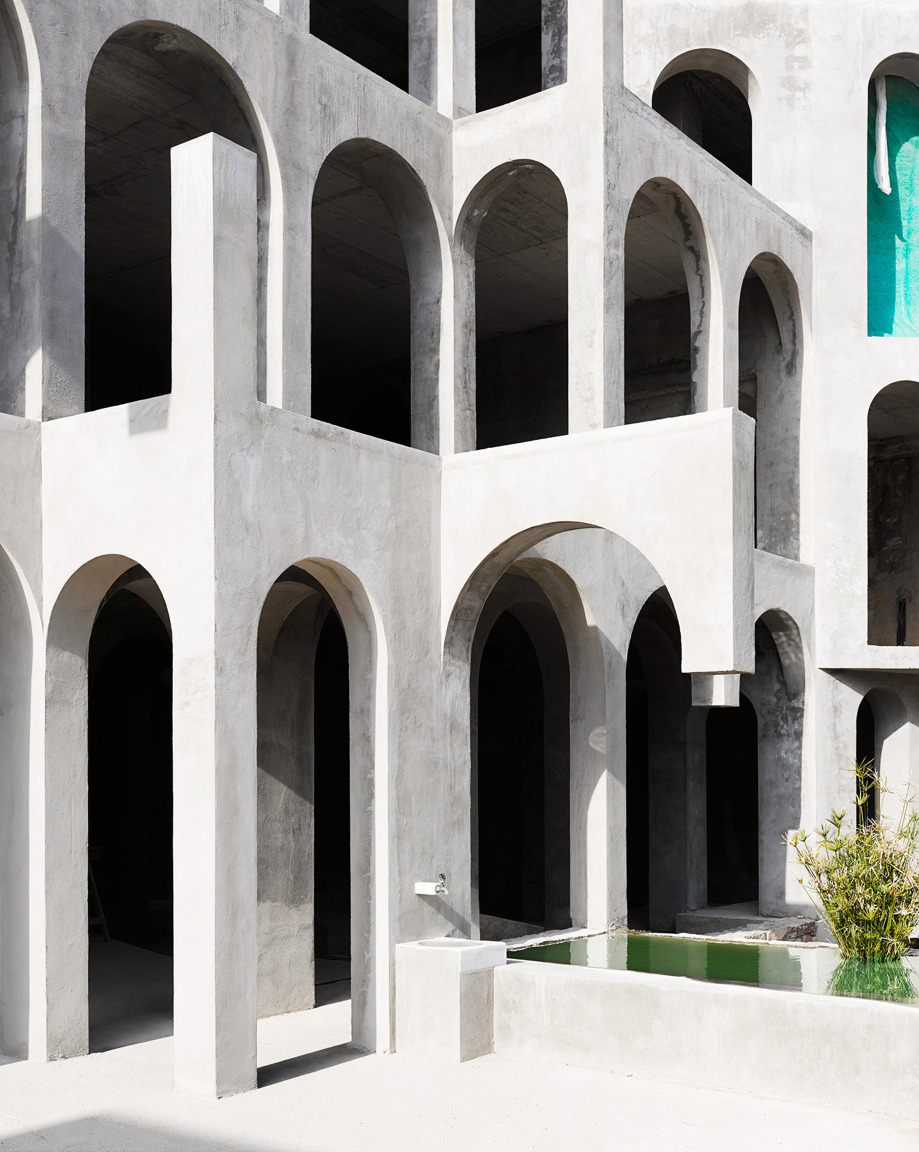 Archillect ID 402651