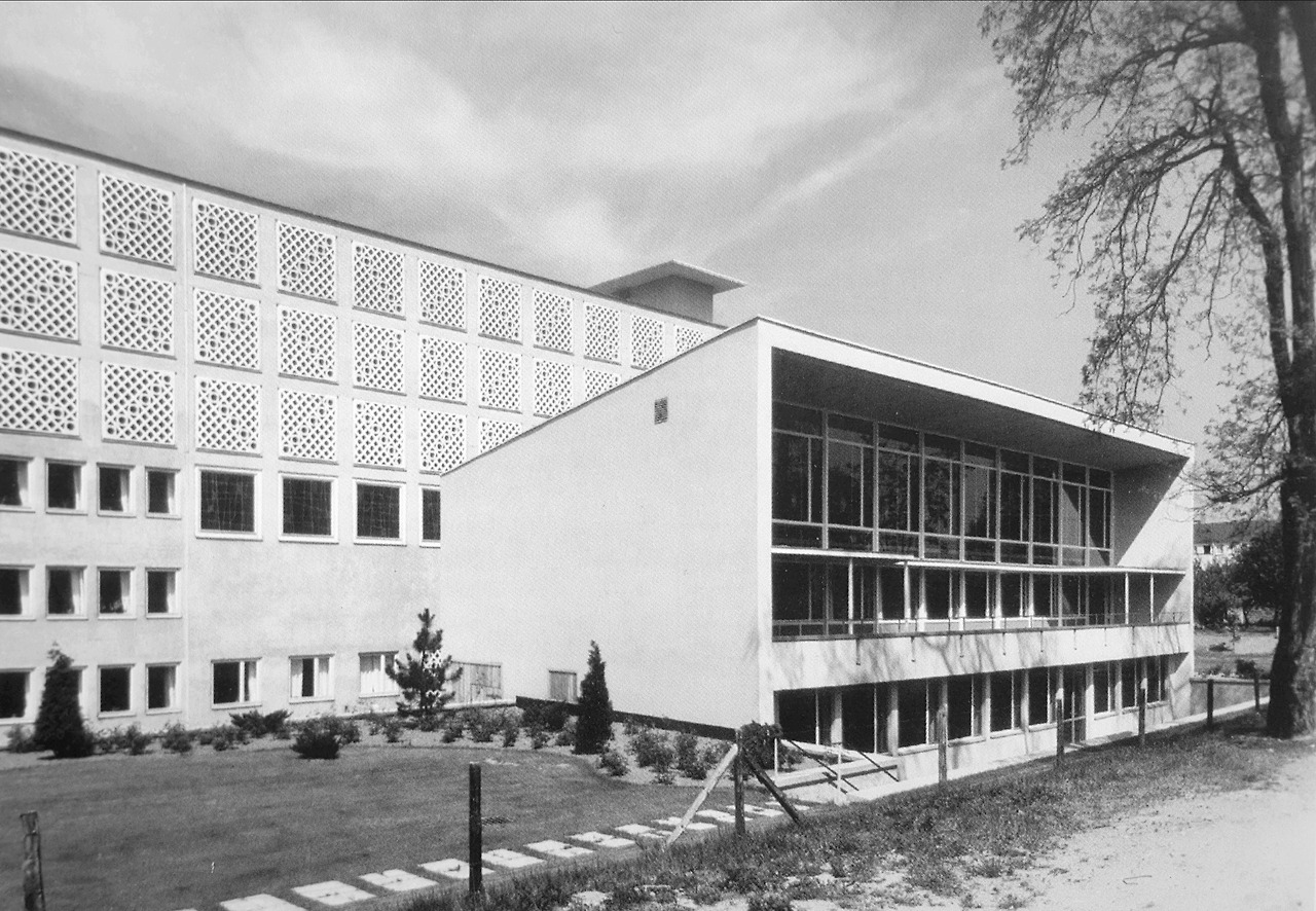 Archillect ID 402735