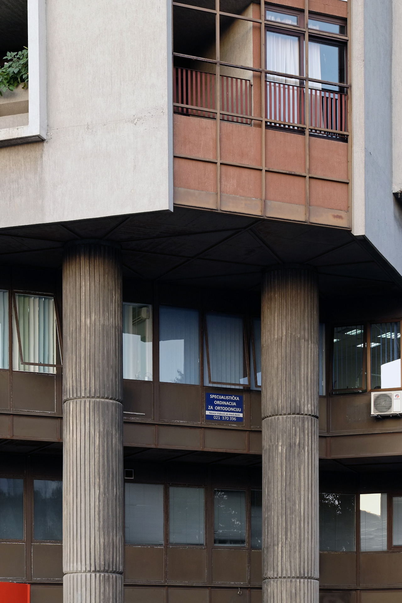 Archillect ID 402936