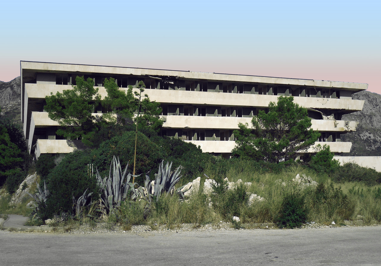 Archillect ID 403011