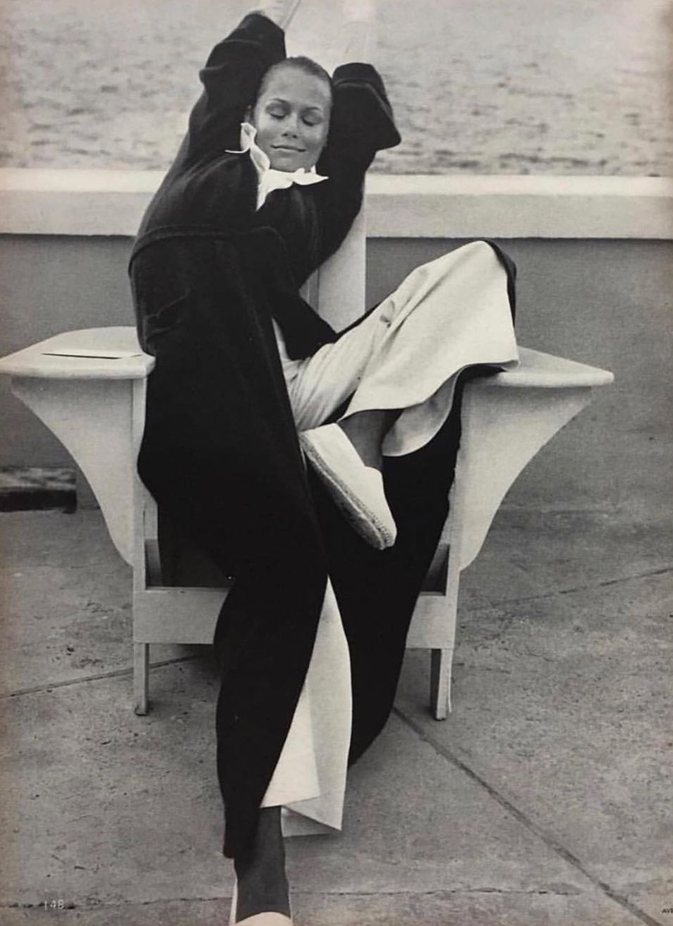 Archillect ID 403176