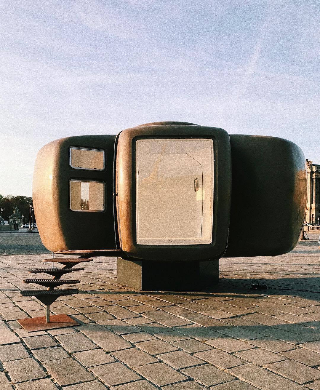 Archillect ID 403284