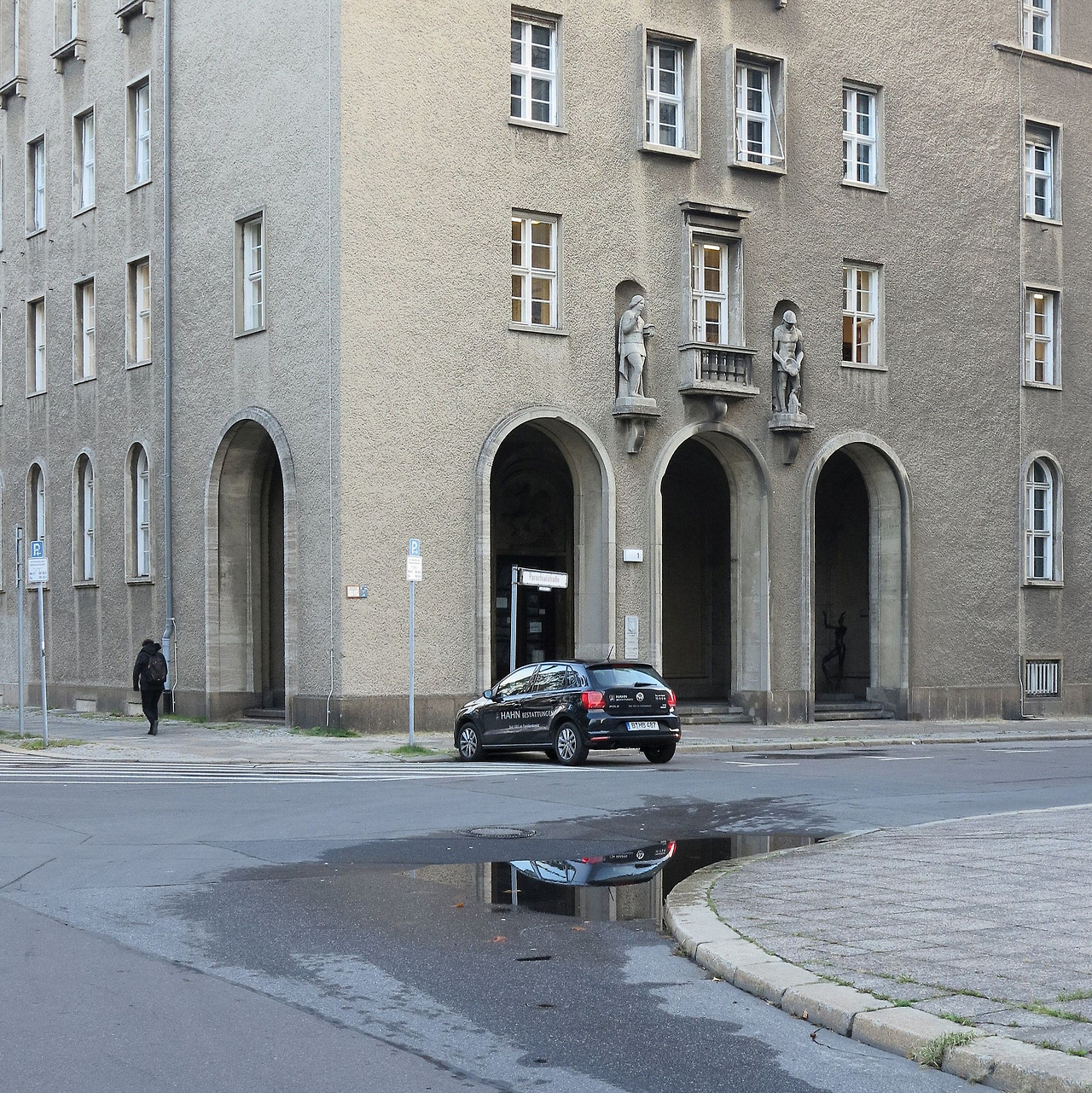 Archillect ID 403315