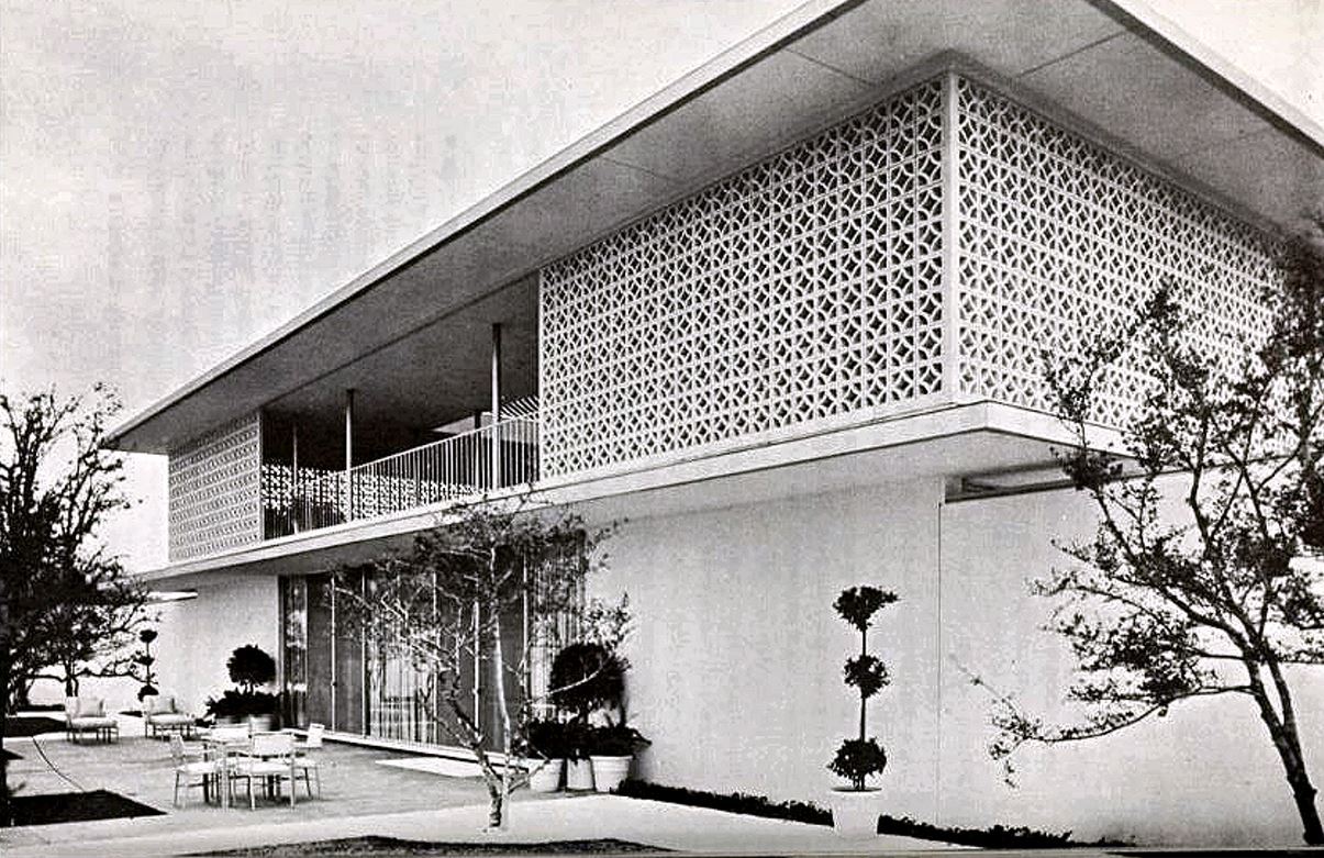 Archillect ID 403347