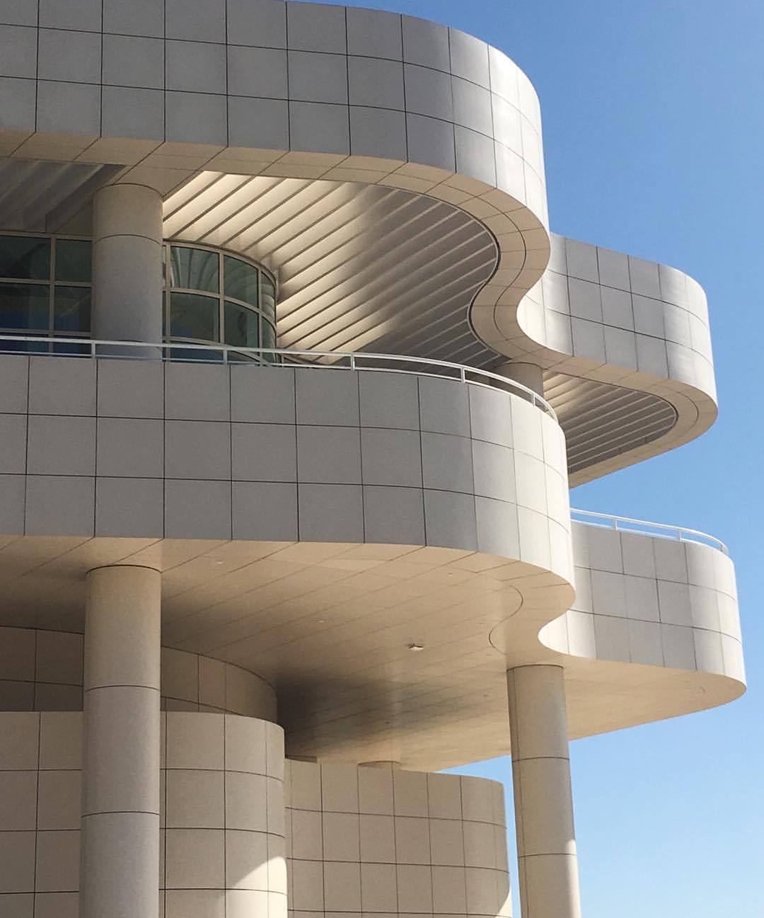 Archillect ID 403609