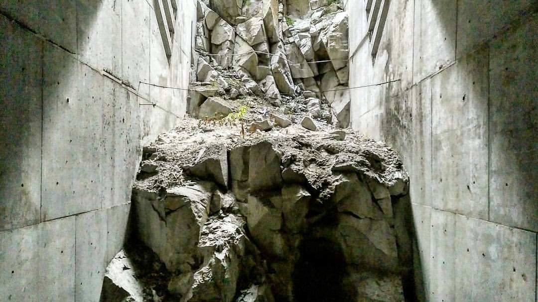 Archillect ID 403612