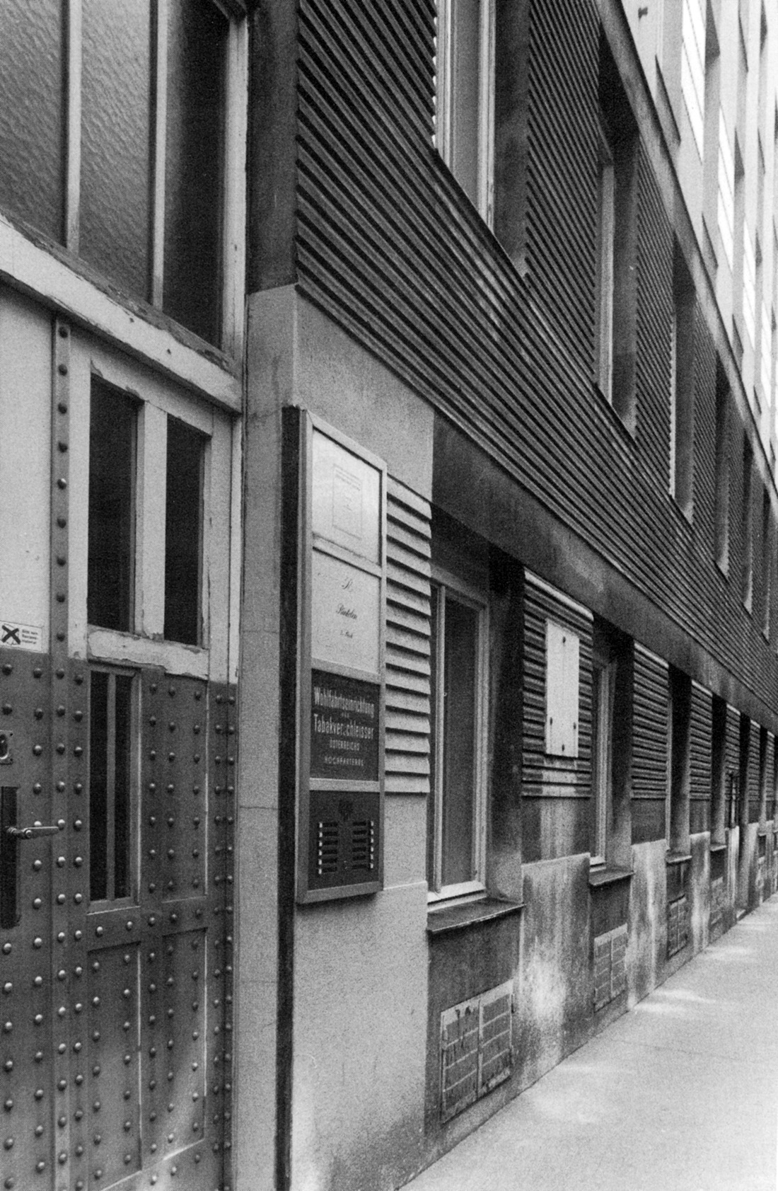 Archillect ID 404193