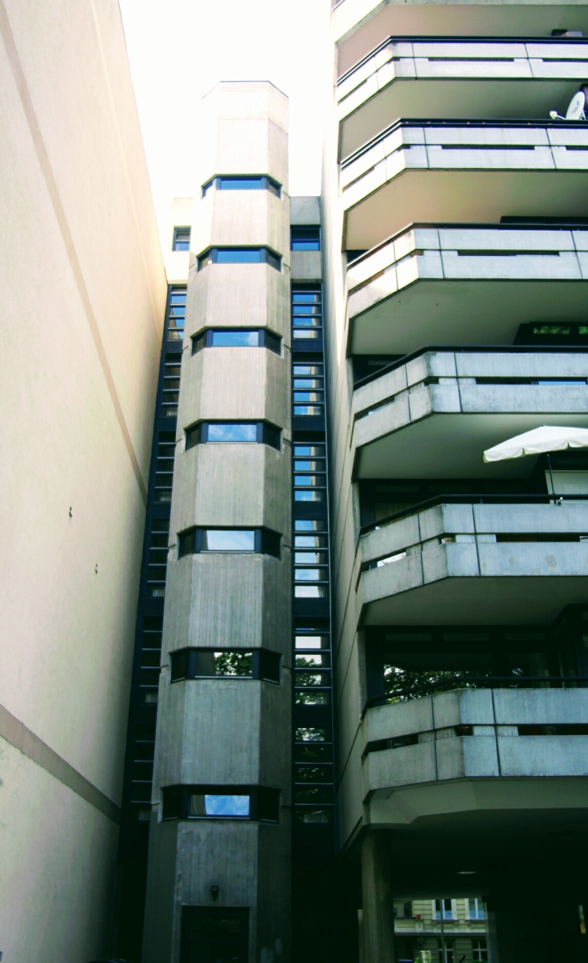 Archillect ID 404334