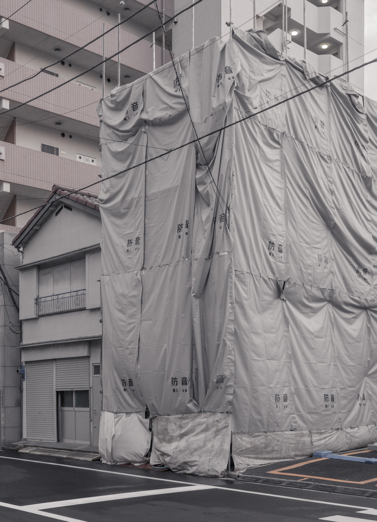 Archillect ID 404374