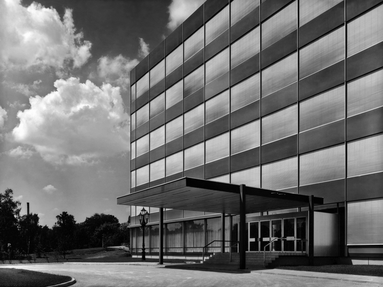 Archillect ID 404380