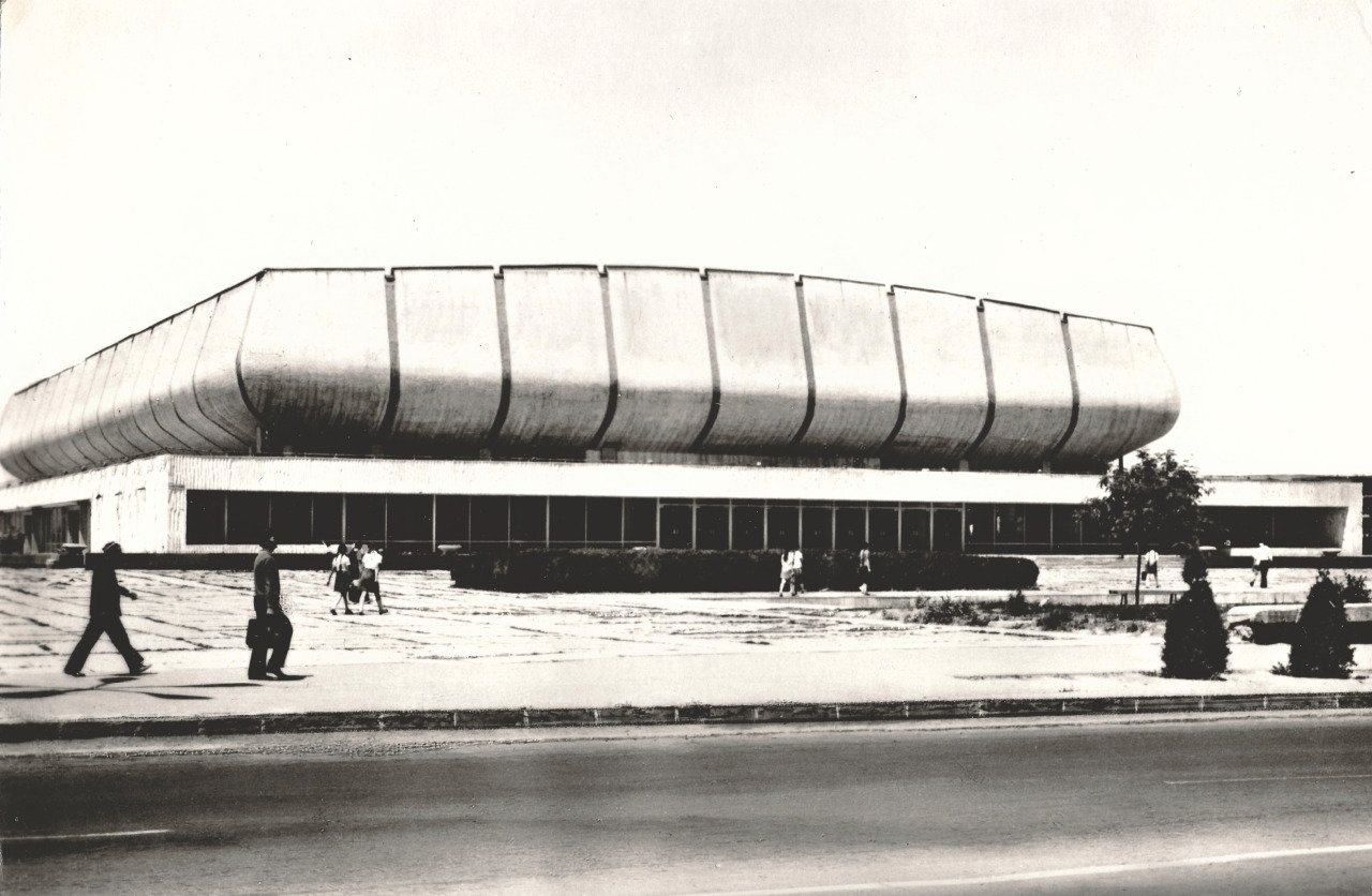 Archillect ID 404387