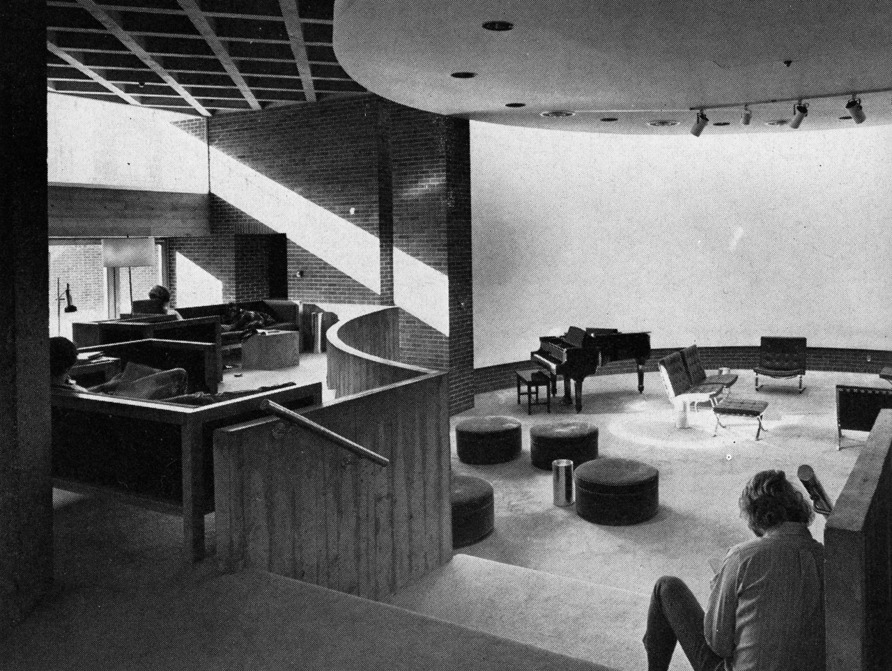 Archillect ID 404660