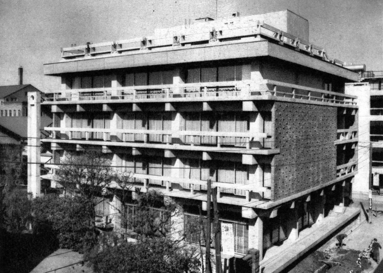 Archillect ID 404700