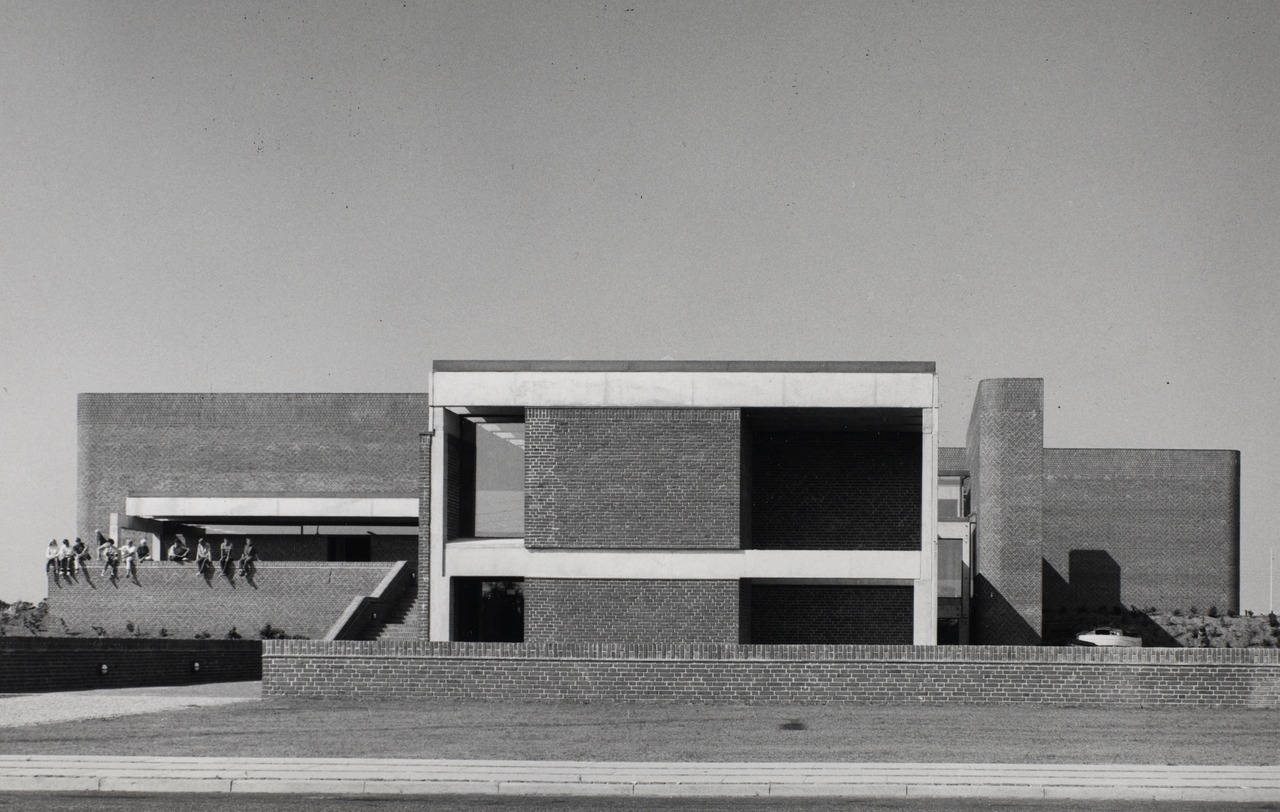 Archillect ID 404851