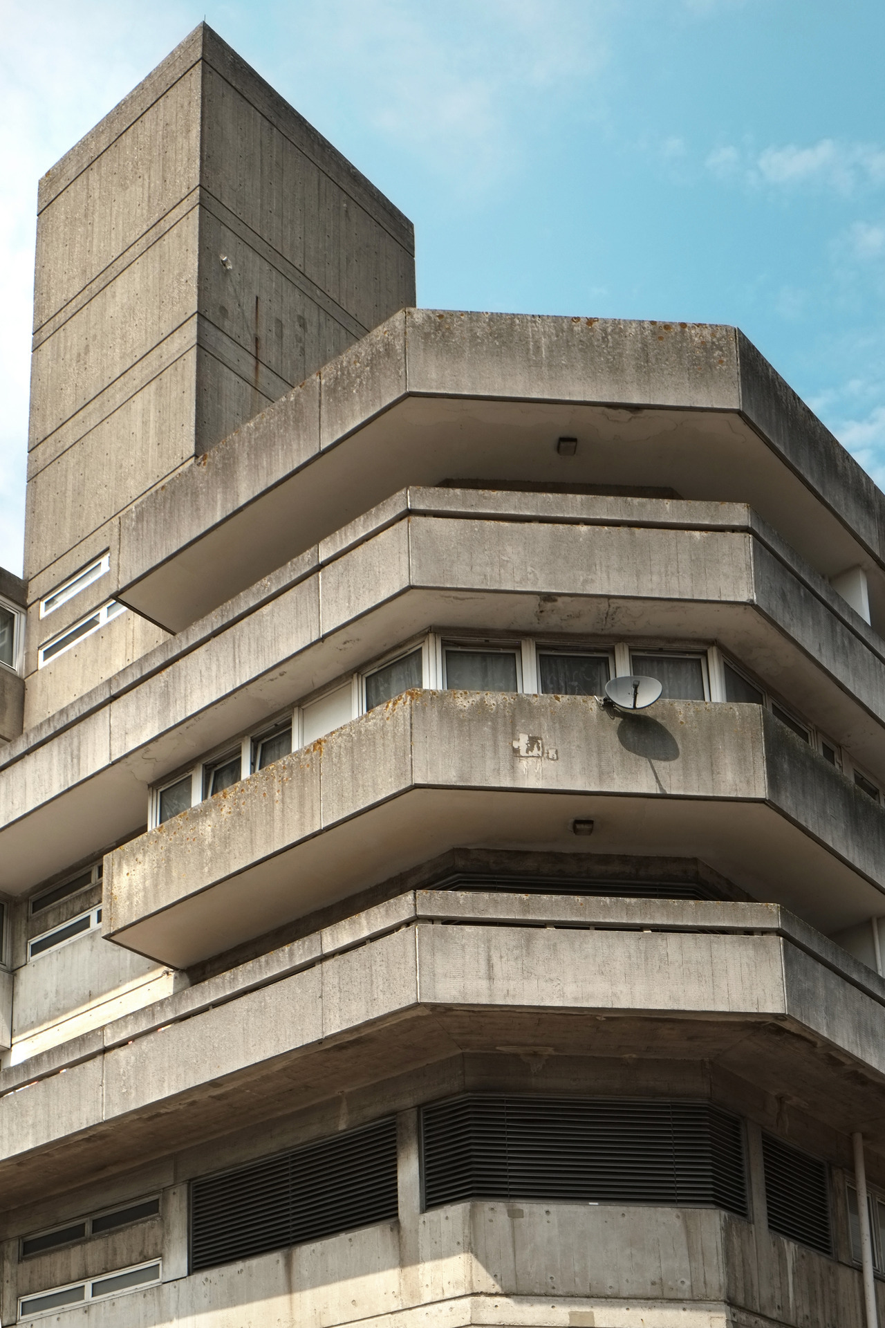 Archillect ID 404910