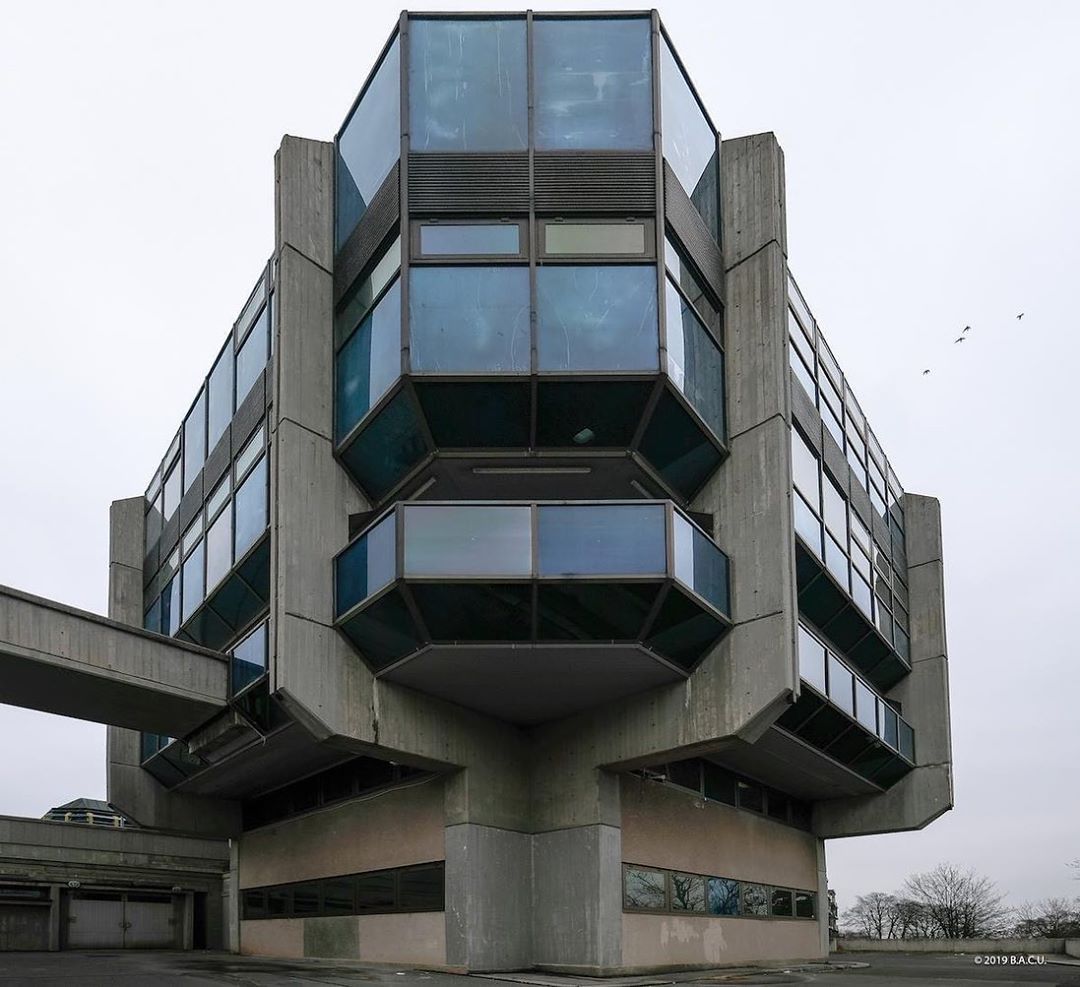 Archillect ID 405046