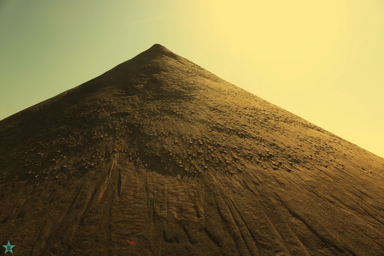 Archillect ID 405076