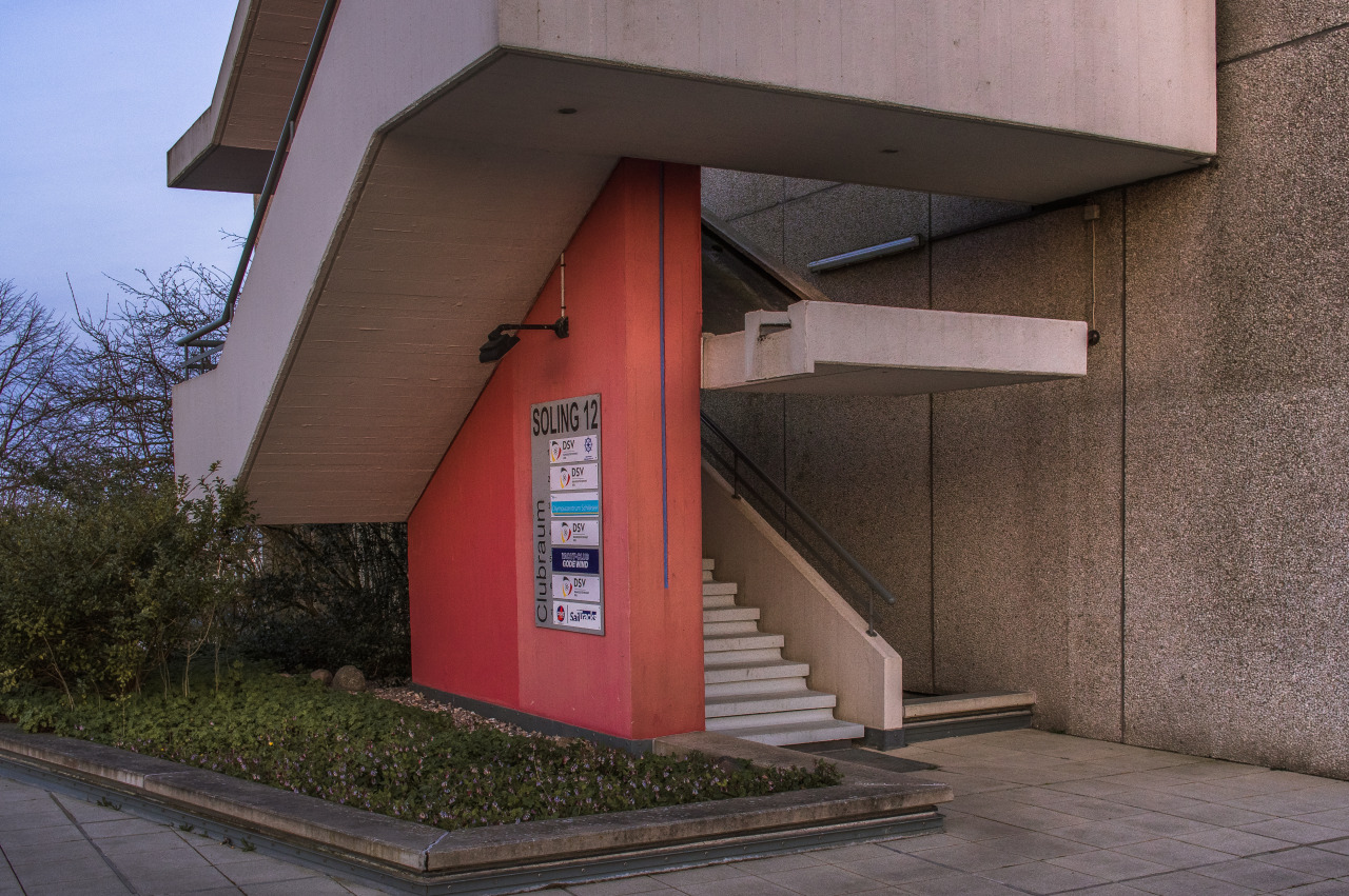 Archillect ID 405840