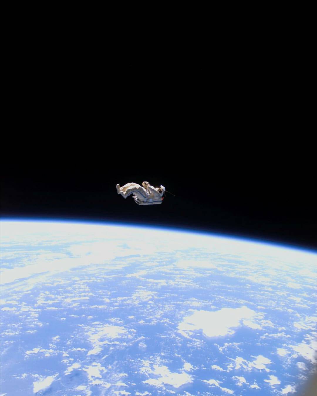 Archillect ID 405956