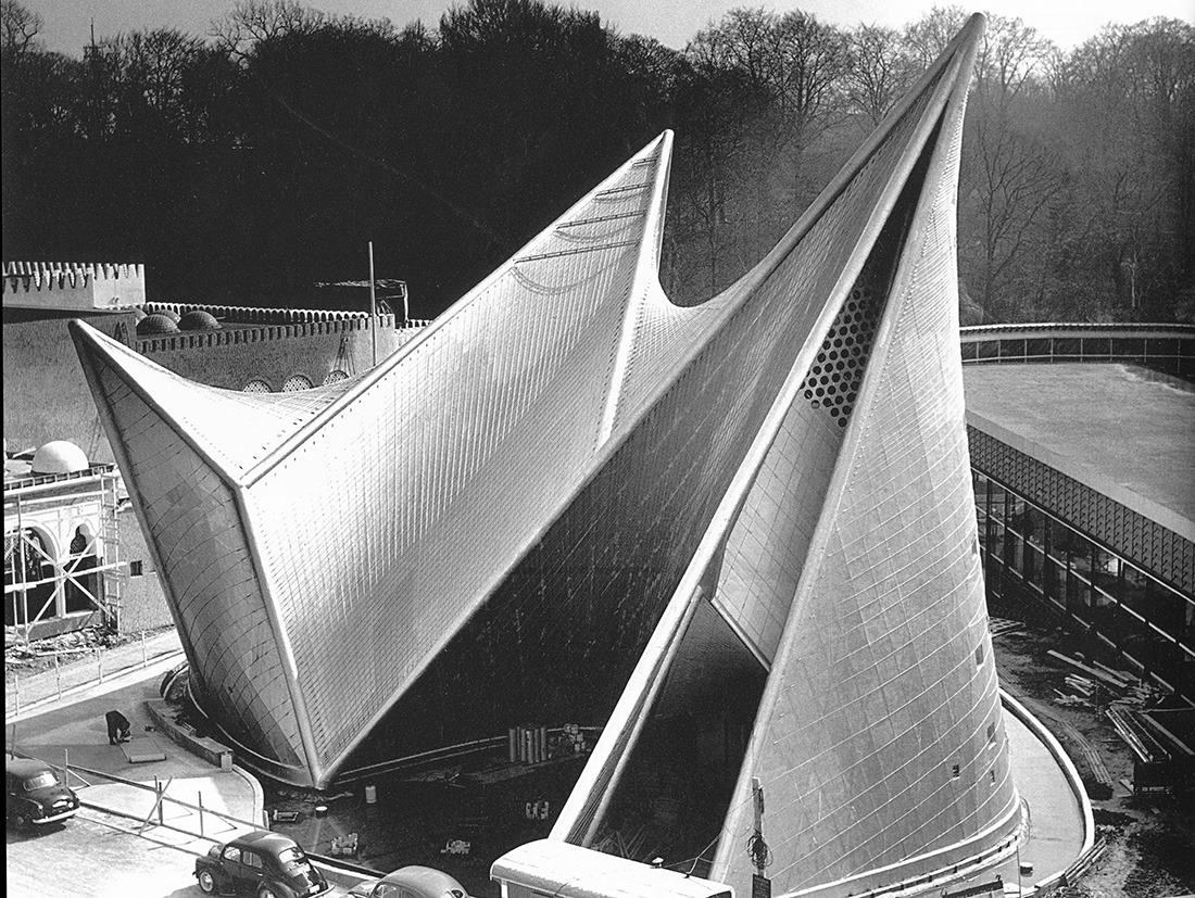 Archillect ID 406016