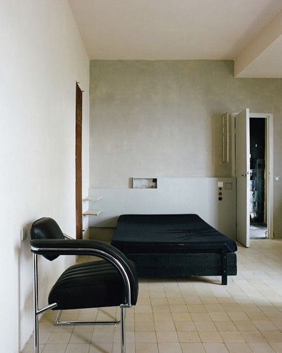 Archillect ID 406327