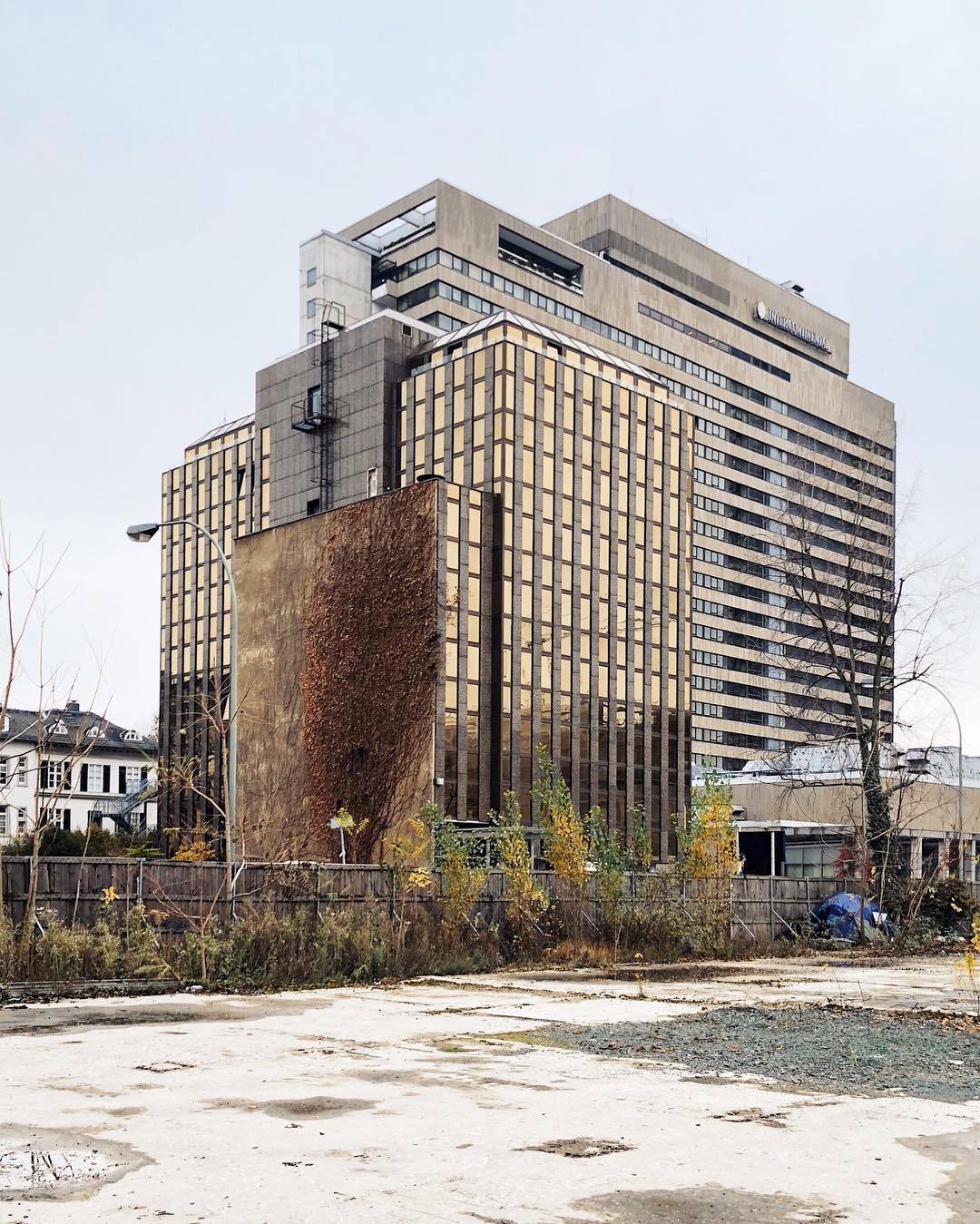 Archillect ID 406395