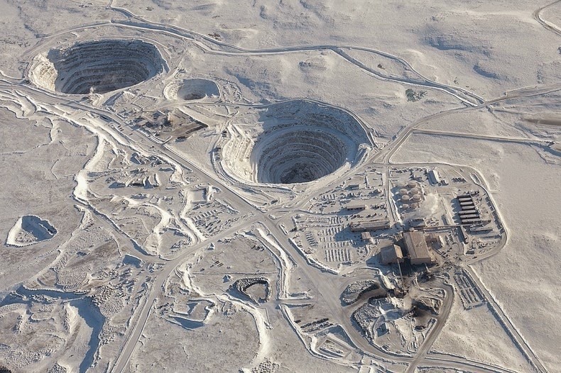 Archillect ID 406619