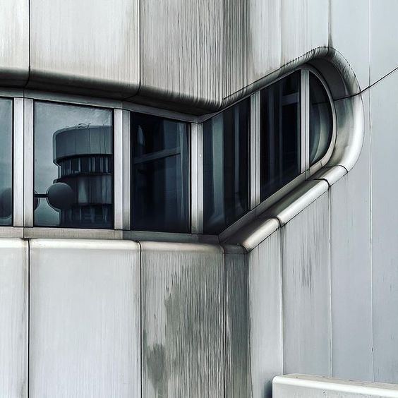 Archillect ID 407002