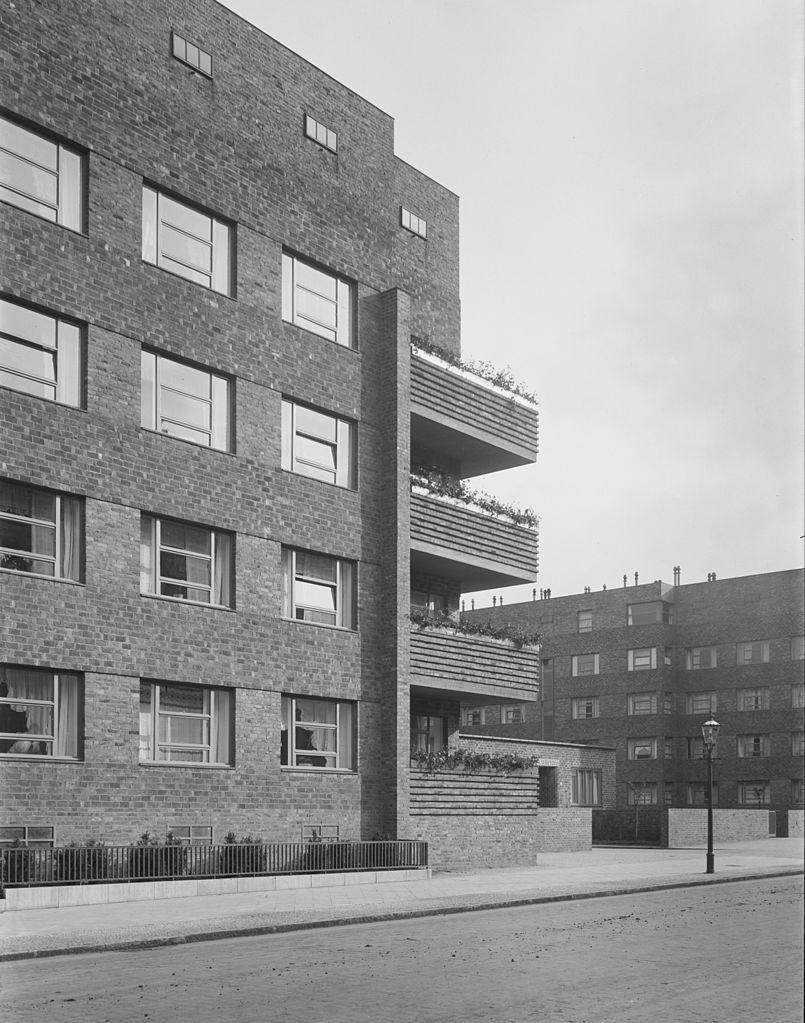 Archillect ID 407073