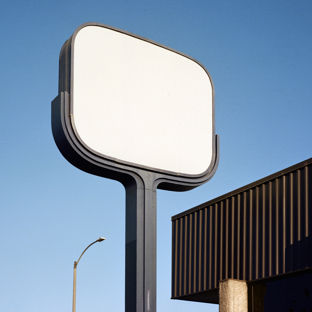 Archillect ID 407316