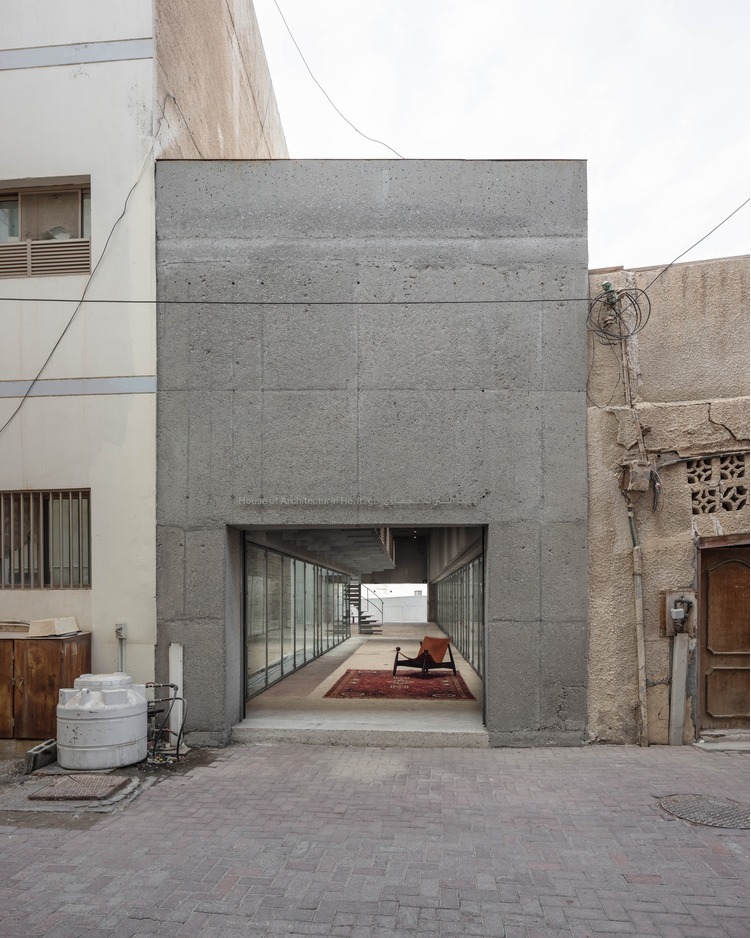 Archillect ID 407336