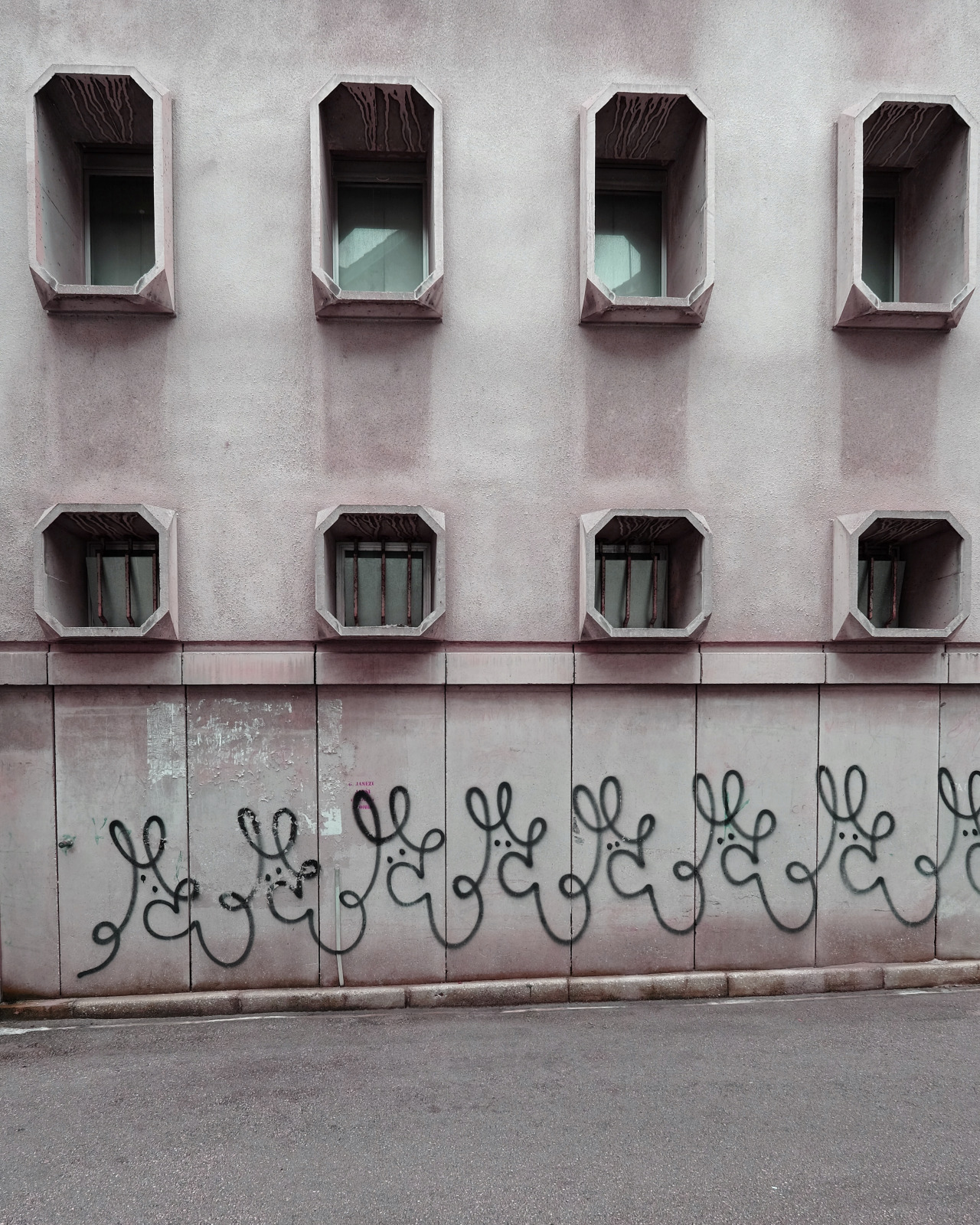 Archillect ID 407355