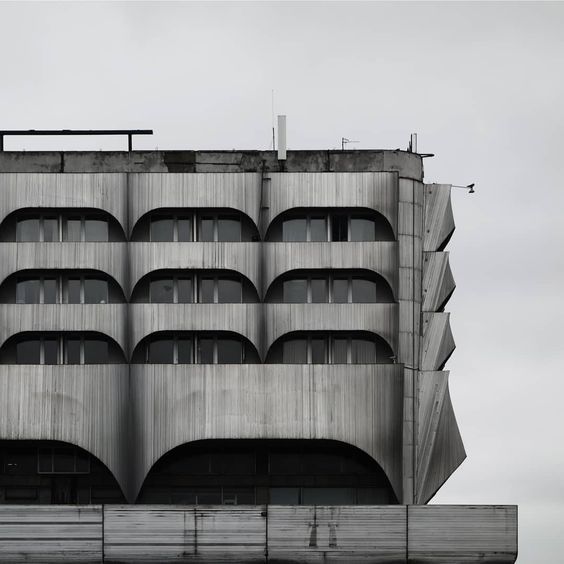 Archillect ID 407383