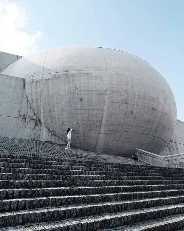 Archillect ID 407384