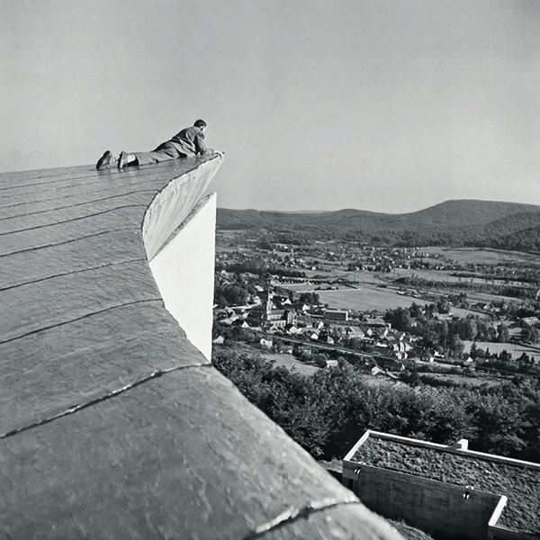 Archillect ID 407440