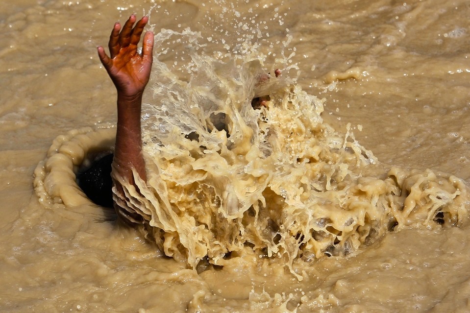 Archillect ID 407618