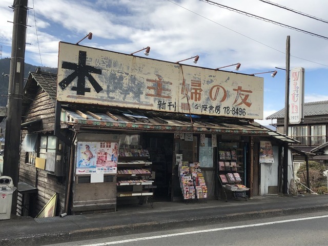 Archillect ID 408317