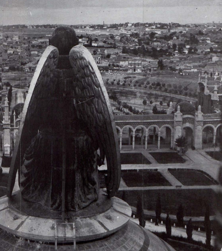 Archillect ID 409072